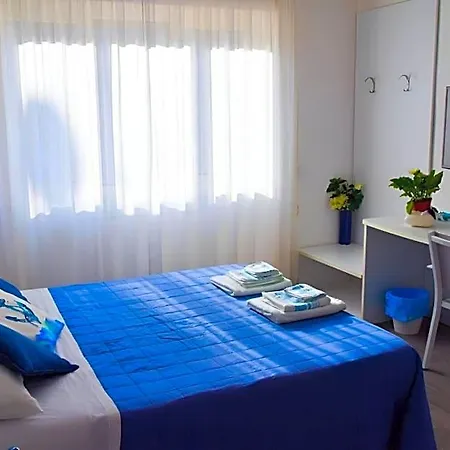 Oda ve Kahvaltı La Marina 3*